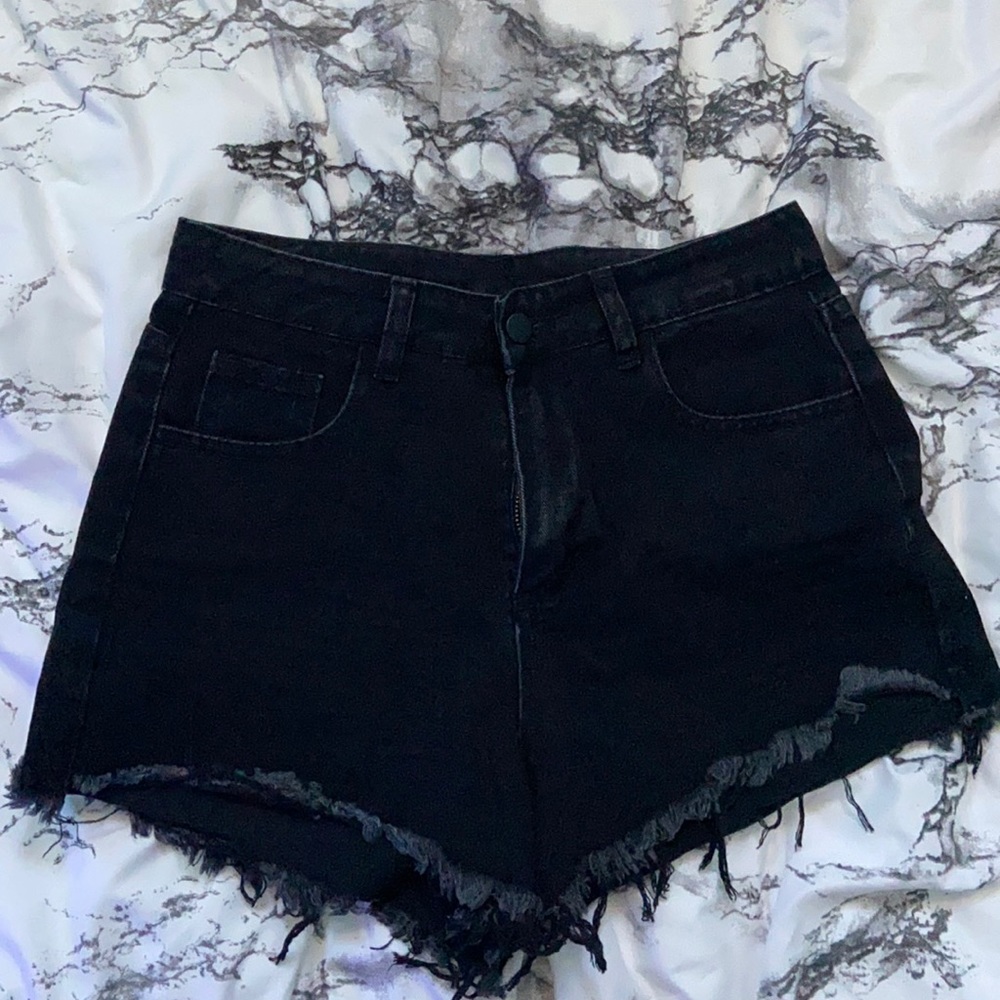 Black Highwaisted shorts